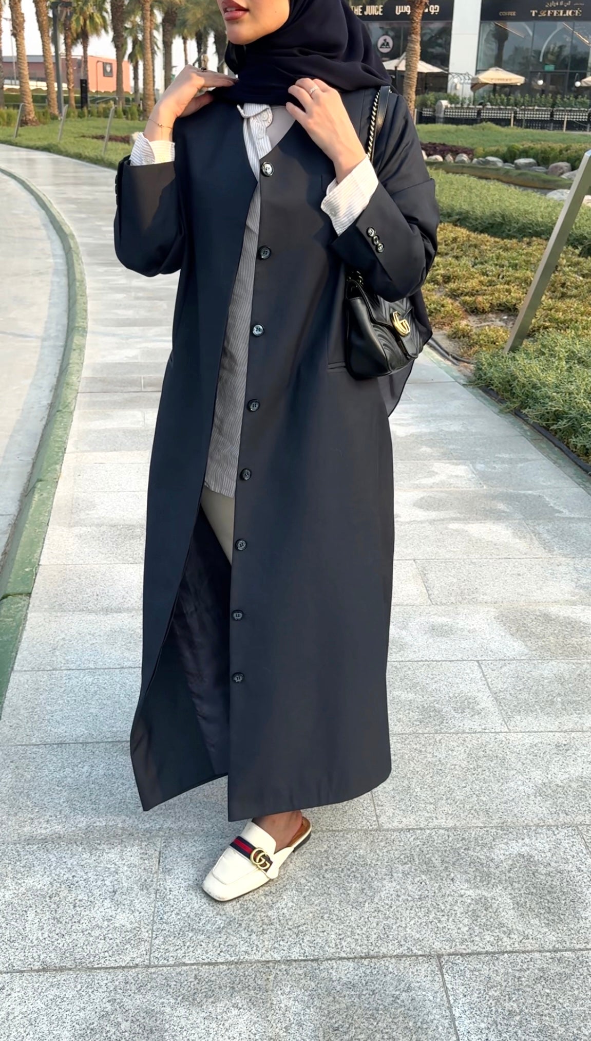 V NECKLINE BLAZER