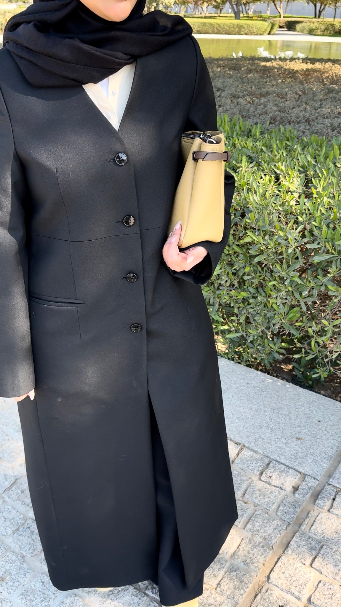 V NECK BUTTON FRONT BLAZER