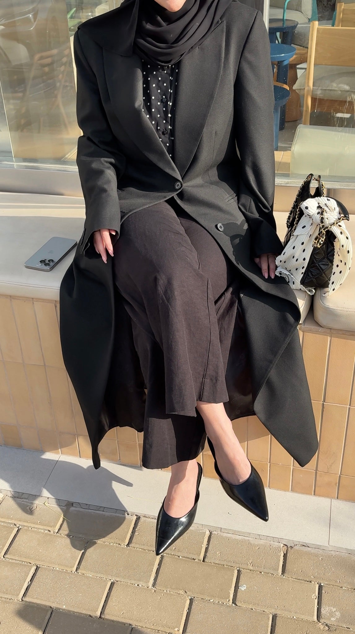CLASSIC HOURGLASS-SHAPE BLAZER