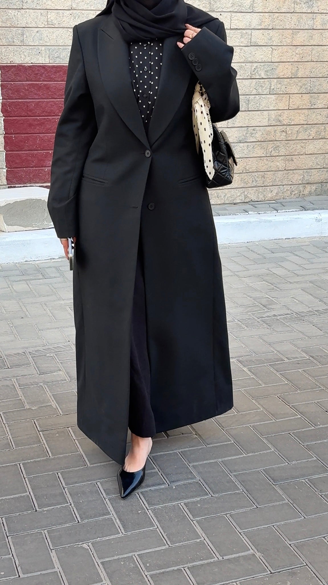 بليزر كلاسيكي على شكل الساعة الرملية